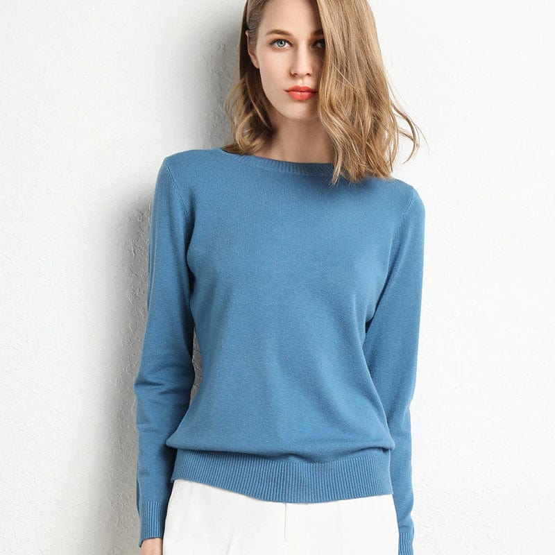 "Pull en cachemire noir élégant pour femme, col rond, coupe classique, confort et style intemporel idéal pour l'hiver."