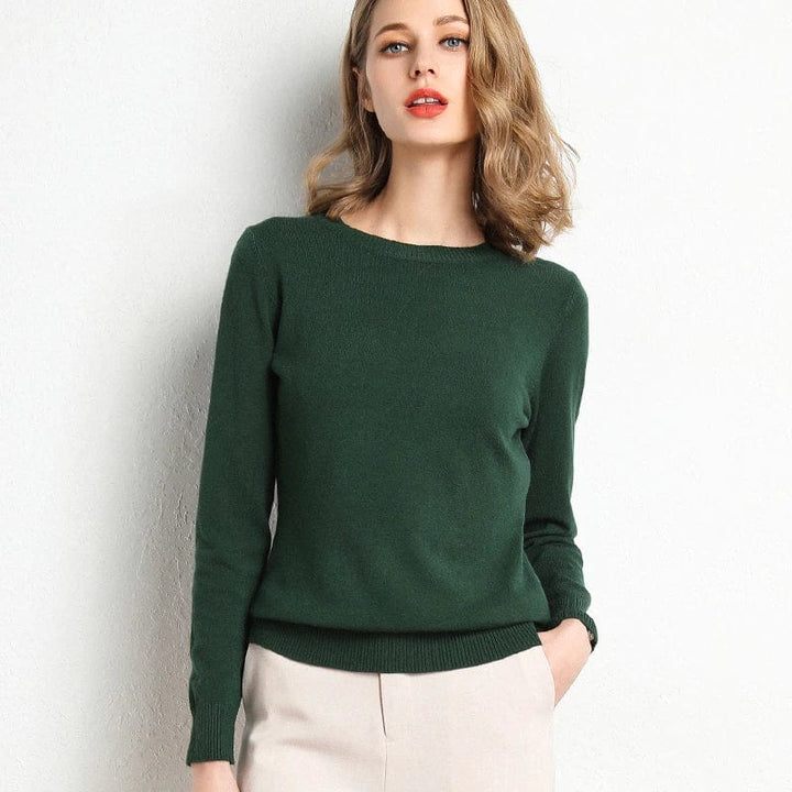 "Pull en cachemire noir élégant pour femme, col rond, coupe classique, confort et style intemporel idéal pour l'hiver."