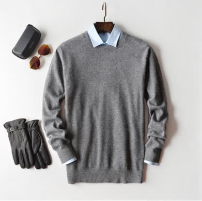 Pull en cachemire pour homme, couleur unie, texture douce, col rond, manches longues, élégance et confort haut de gamme.