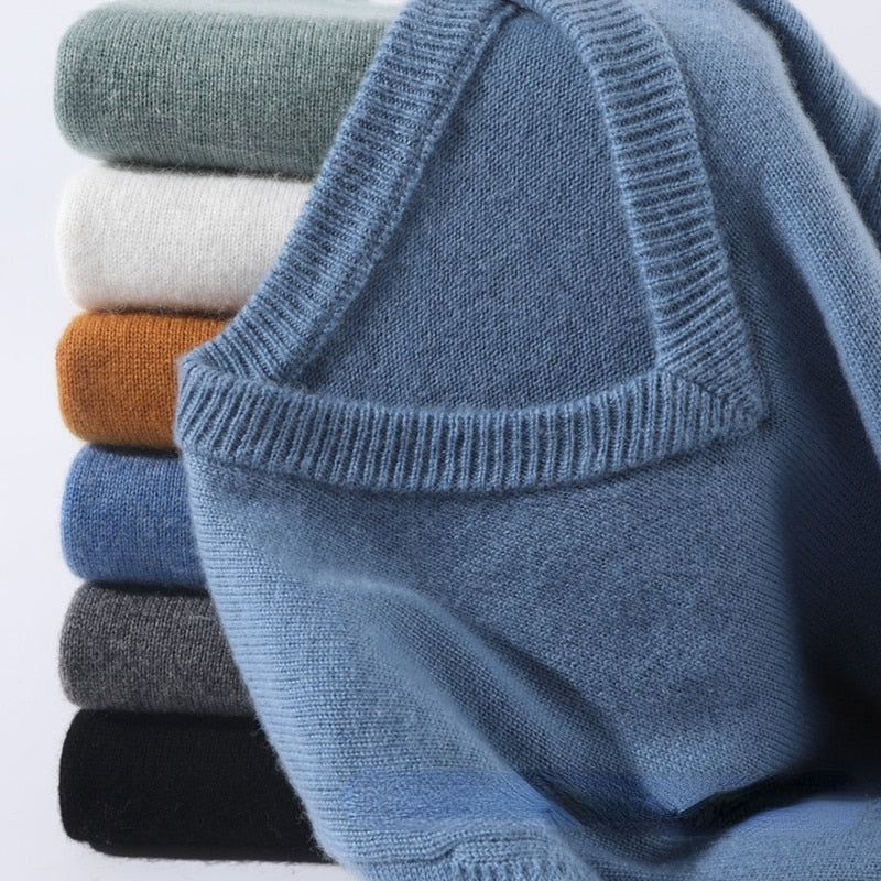 Pull en cachemire pour homme, couleur unie, texture douce, col rond, manches longues, élégance et confort haut de gamme.