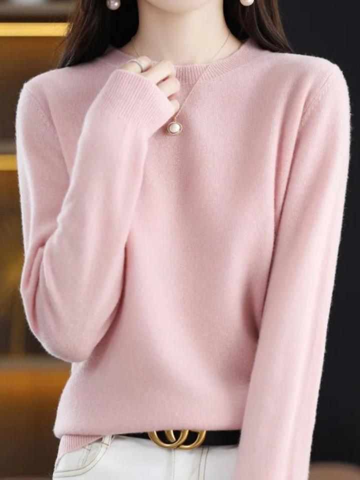 "Pull en laine mérinos pour femmes en beige, manches longues, design élégant, douceur luxe idéale pour l'hiver."