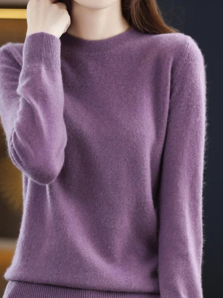 "Pull en laine mérinos pour femmes en beige, manches longues, design élégant, douceur luxe idéale pour l'hiver."