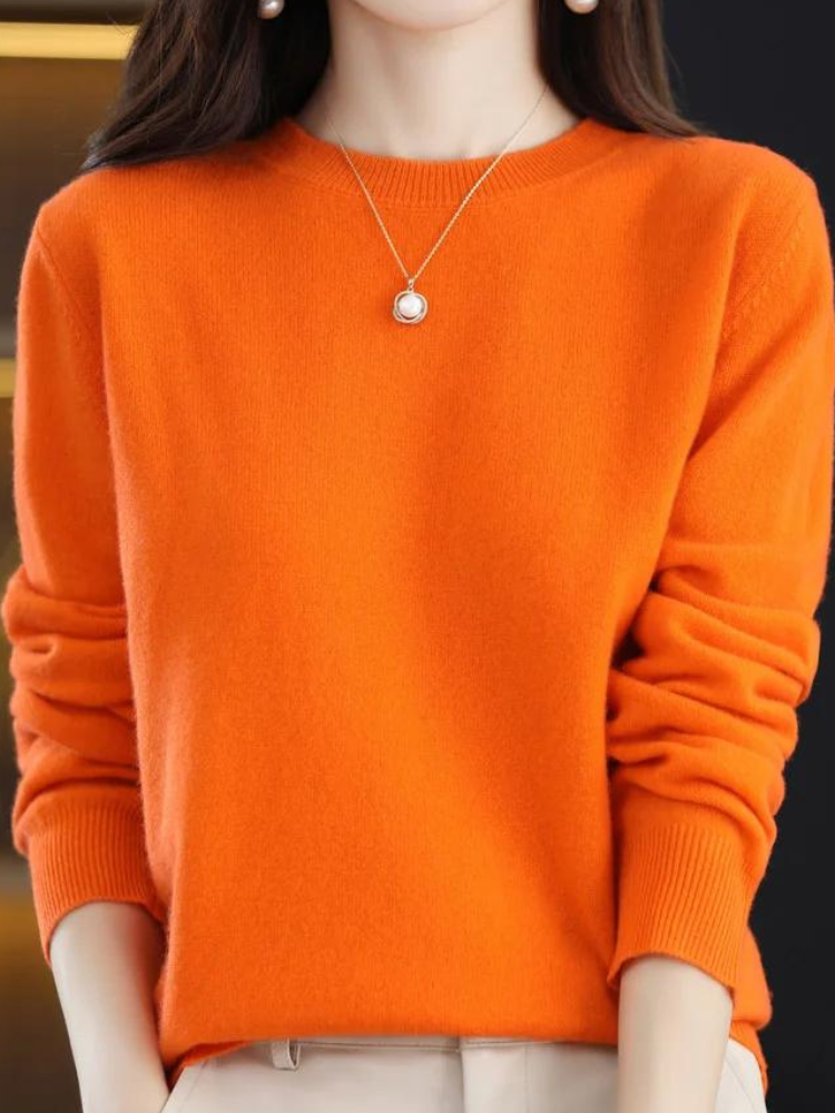 "Pull en laine mérinos pour femmes en beige, manches longues, design élégant, douceur luxe idéale pour l'hiver."