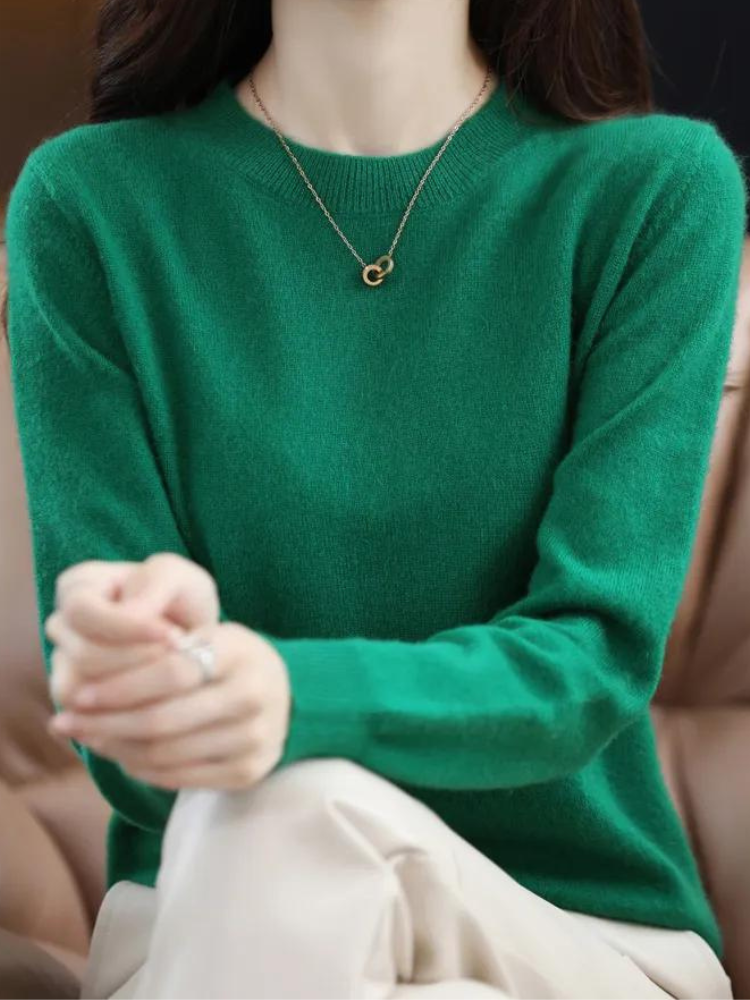 "Pull en laine mérinos pour femmes en beige, manches longues, design élégant, douceur luxe idéale pour l'hiver."