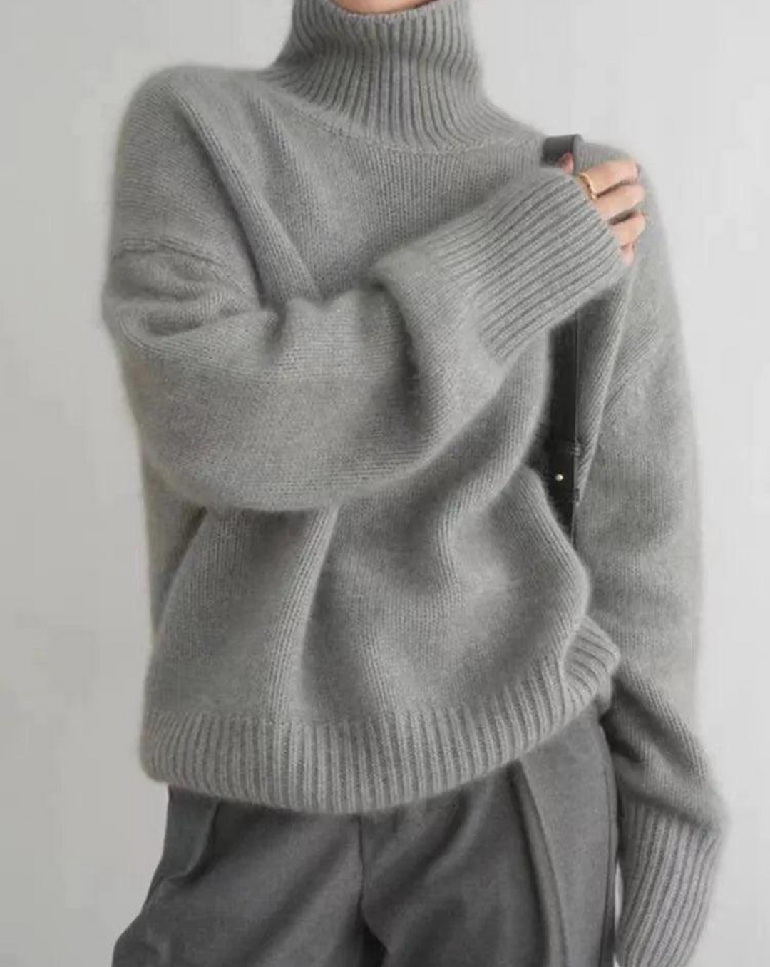 Pull femme à col roulé, doux et élégant, parfait pour l'hiver; couleur neutre, coupe moderne et polyvalente pour diverses ten