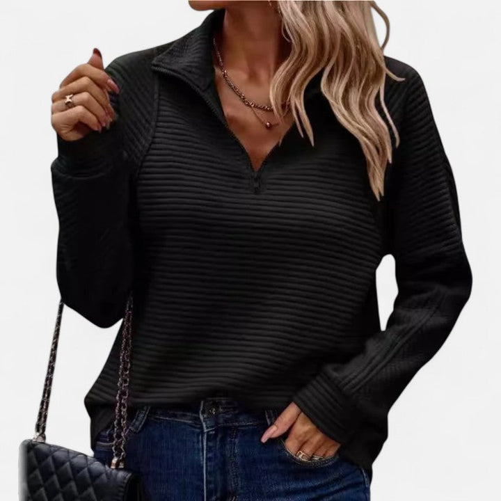 "Pull femme maille côtelée, col montant zippé, look décontracté et élégant, texture raffinée et moderne."