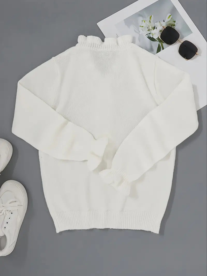 "Pull femme printemps col V en coton blanc, coupe ajustée élégante et légère, idéal pour tenues décontractées ou habillées."