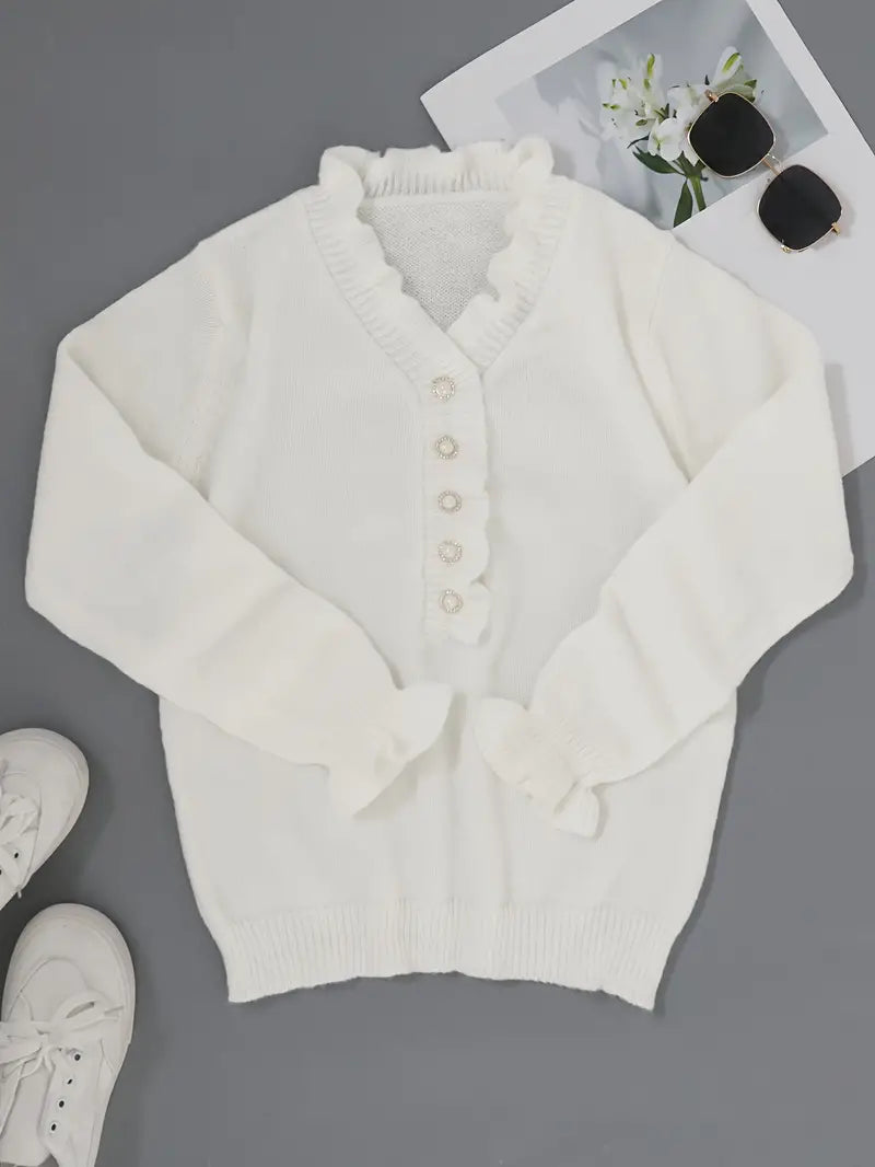 "Pull femme printemps col V en coton blanc, coupe ajustée élégante et légère, idéal pour tenues décontractées ou habillées."