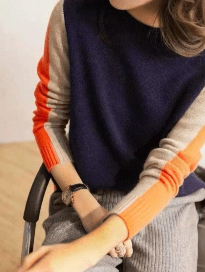 "Pull femme rayé marine et orange, design rétro color-block, coton doux, coupe classique et élégante."