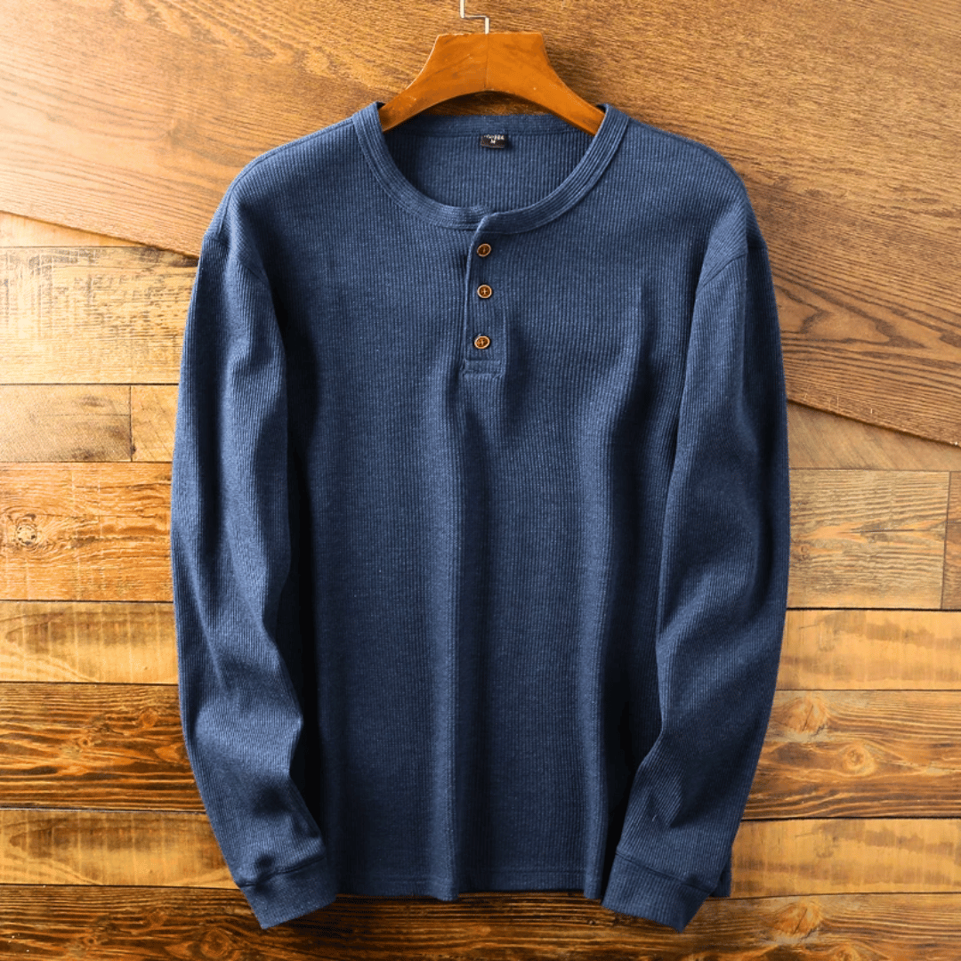 "Pull Henley homme en coton doux, couleur neutre, design moderne avec col Henley, pour style chic et confortable."
