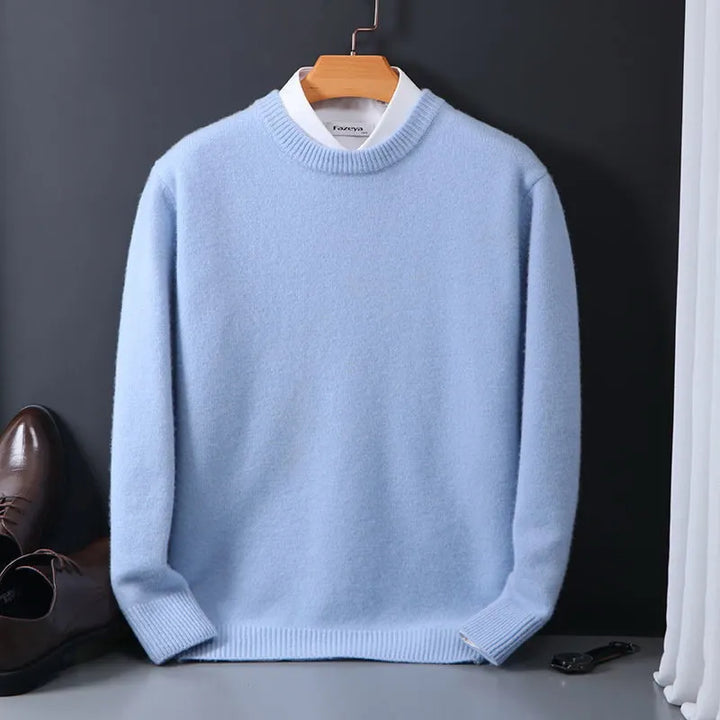 "Pull homme classique en cachemire et coton, col rond, style épuré, couleur beige, parfait pour l'automne sophistiquée."