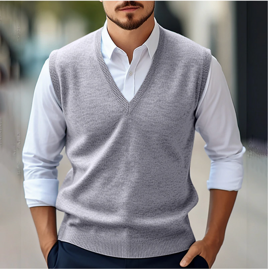 "Pull homme sans manches élégant, maille fine, col V côtelé, bleu, idéal pour superpositions printemps automne."