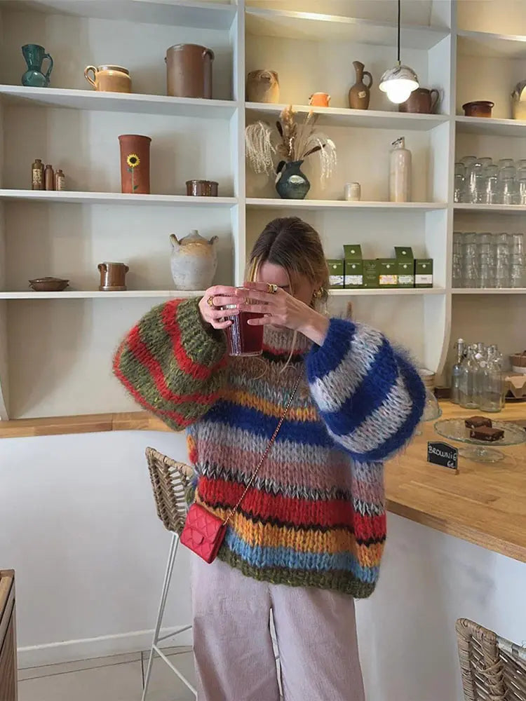 "Pull mohair multicolore femme, coupe ajustée, design moderne et audacieux, texture douce, parfait pour l'hiver."