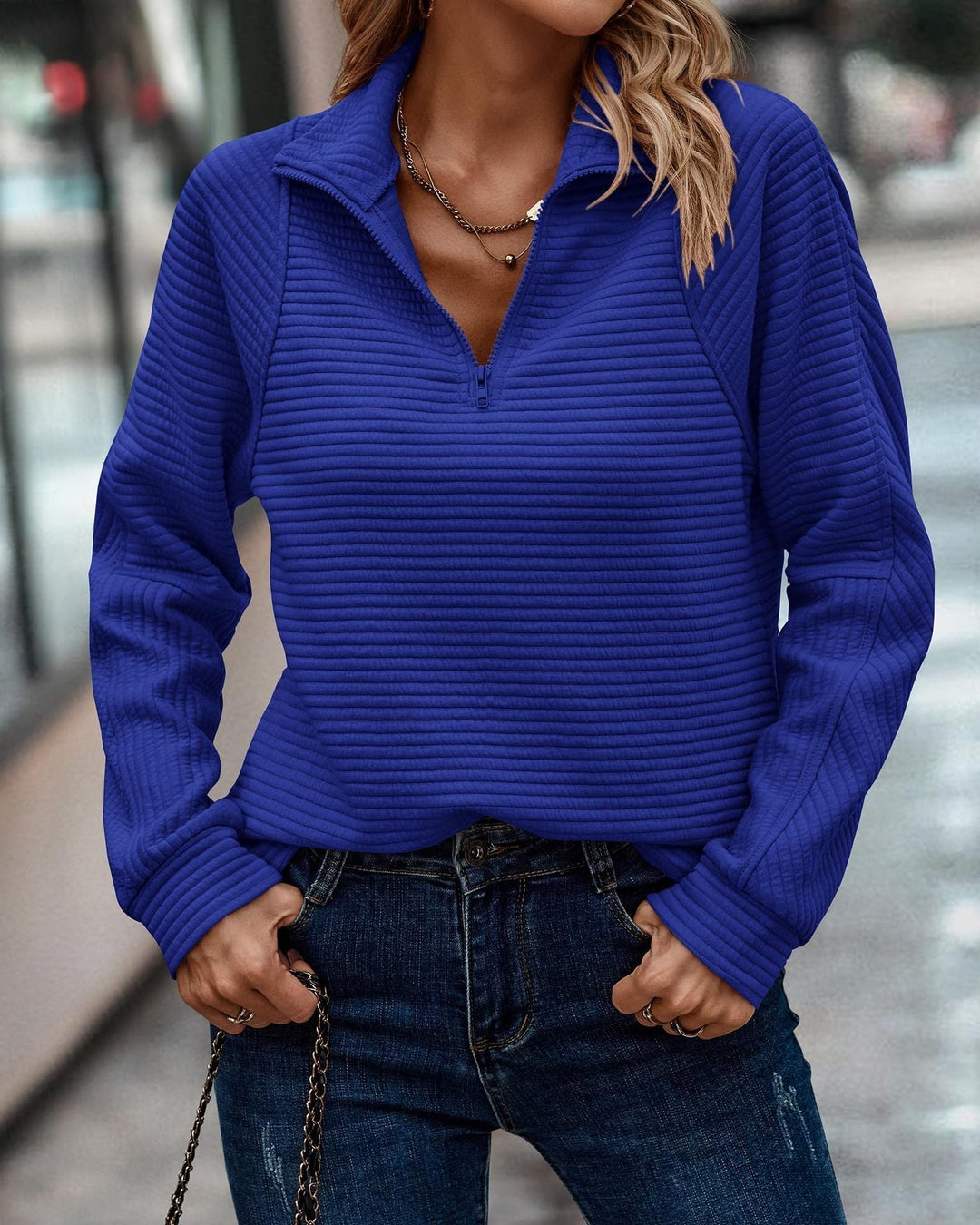 "Pull-over chic demi-zip pour femmes, couleur douce, parfait pour superposer, confortable et élégant pour toutes saisons."