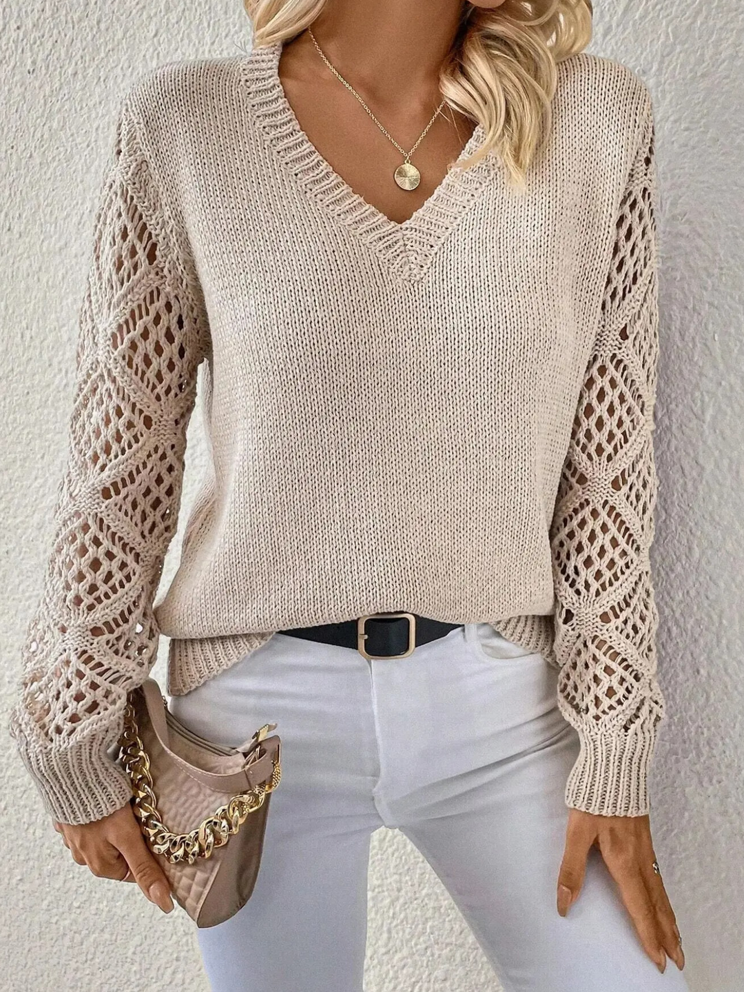 "Pull V crocheté Isabelle, manches crochetées, élégant et léger, col en V flatteur, vue avant"