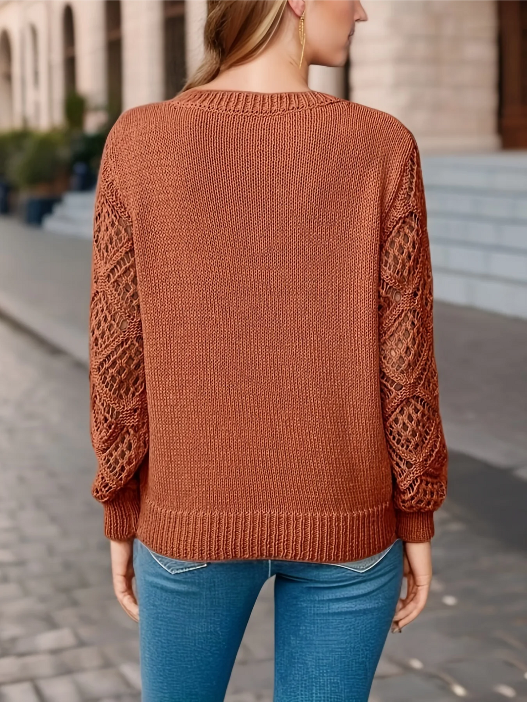 "Pull V crocheté Isabelle, manches crochetées, élégant et léger, col en V flatteur, vue avant"