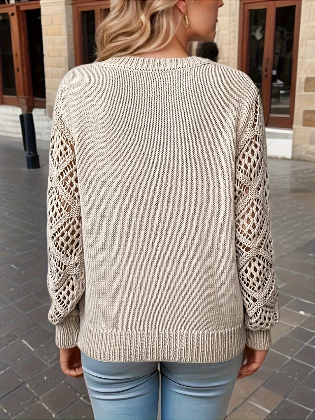 "Pull V crocheté Isabelle, manches crochetées, élégant et léger, col en V flatteur, vue avant"