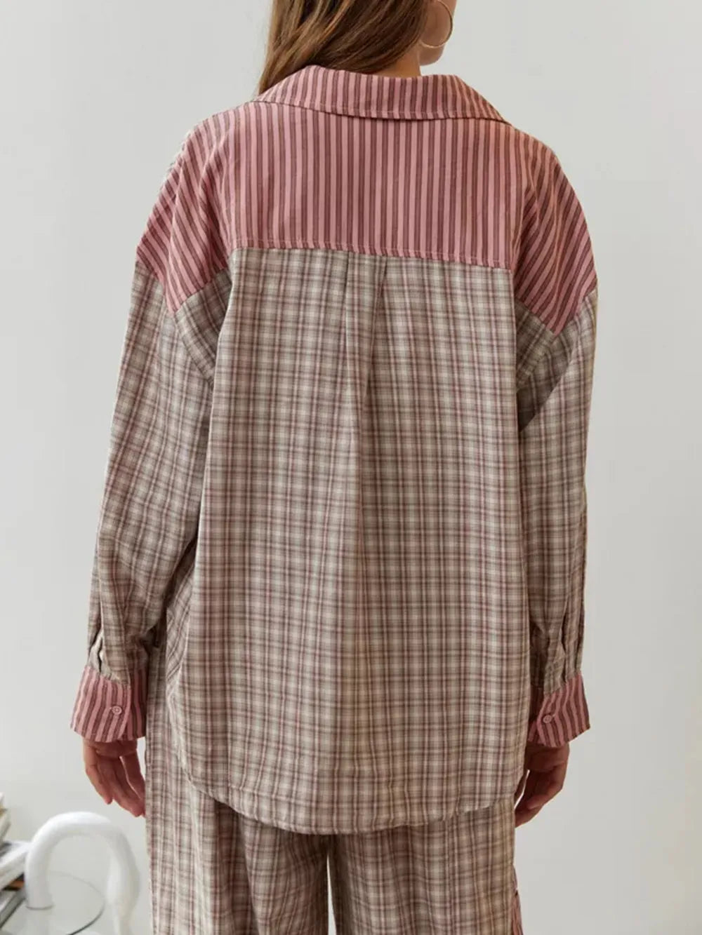 "Pyjama chaud et confortable en tissu doux, coupe ample, parfait pour toutes saisons et soirées cocooning."