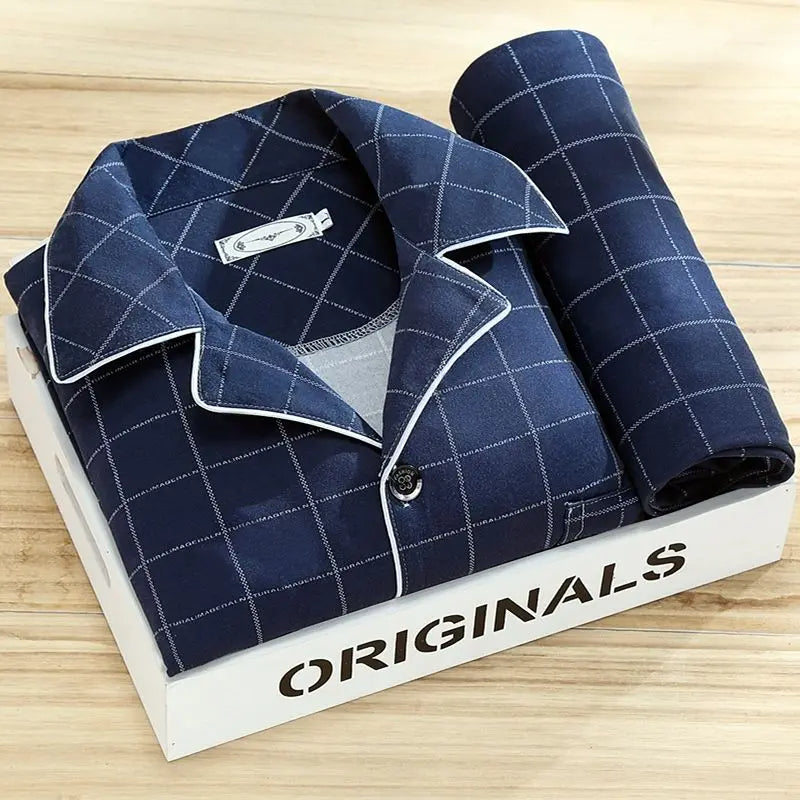 "Pyjama rayé élégant pour homme, design moderne, confort optimal, tissus doux, idéal pour soirées fraîches"