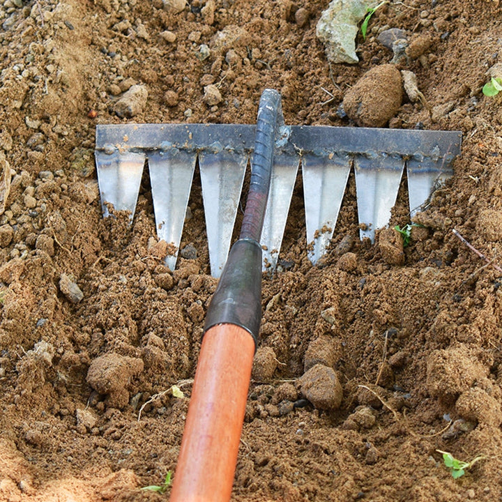 "Râteau de désherbage Jardioui en acier, efficace pour arracher mauvaises herbes du jardin, disponible en 5, 6, 7 dents."