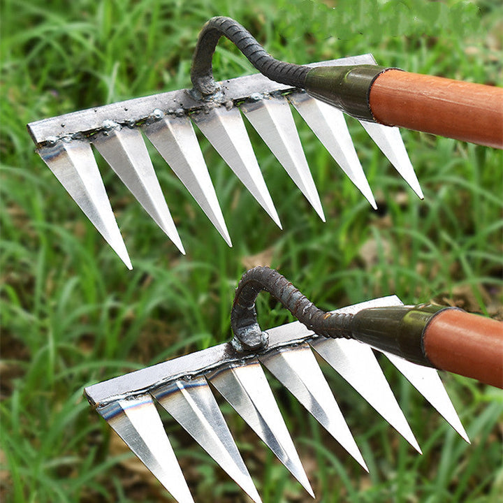 "Râteau de jardin en acier au carbone, 5 dents, robuste et polyvalent, pour désherber et ameublir le sol efficacement."