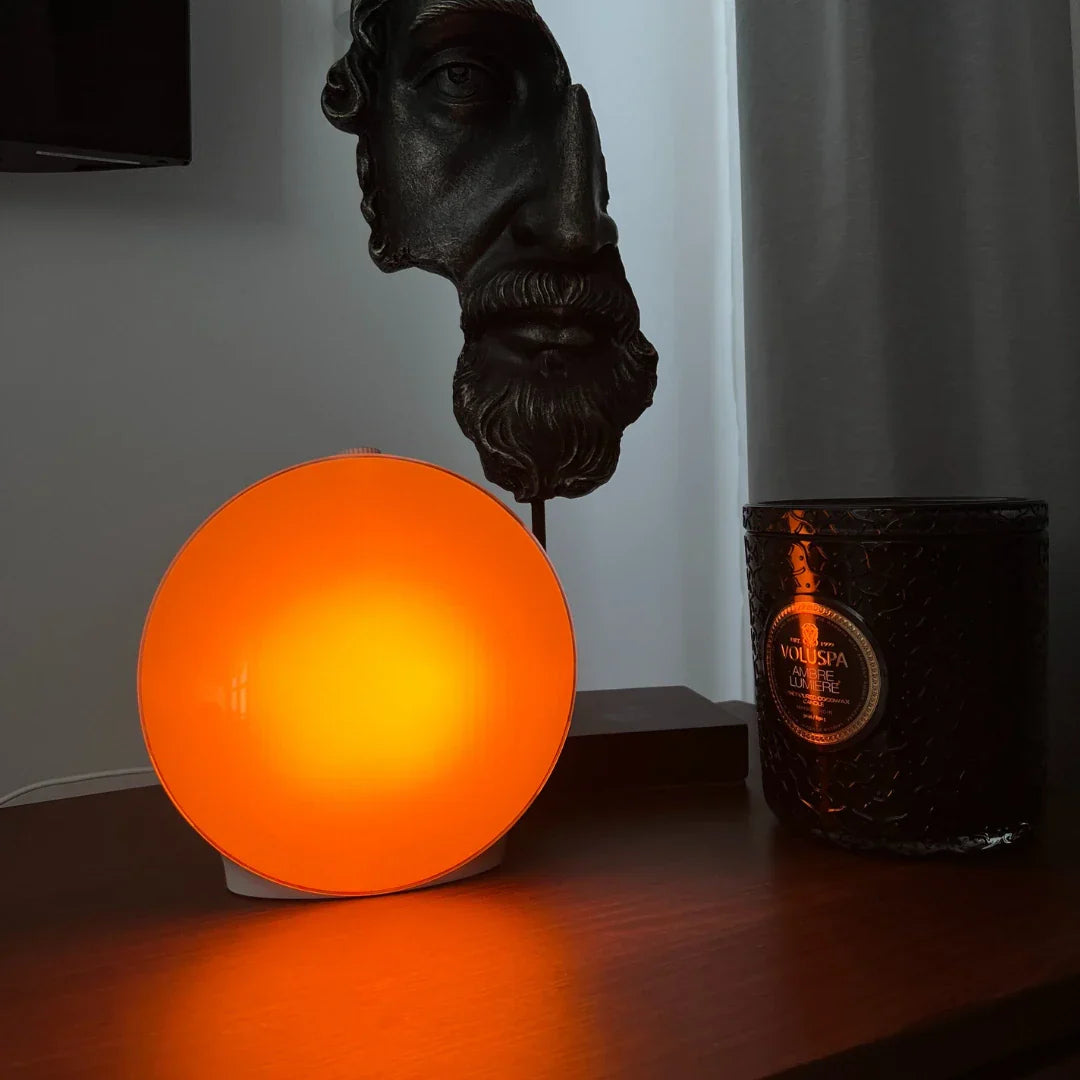 "Réveil lumière naturelle moderne, design élégant, mode veilleuse, sons apaisants, simulation lever soleil, déco maison."
