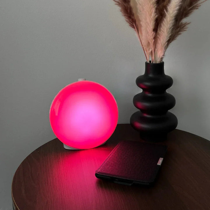 "Réveil lumière naturelle moderne, design élégant, mode veilleuse, sons apaisants, simulation lever soleil, déco maison."