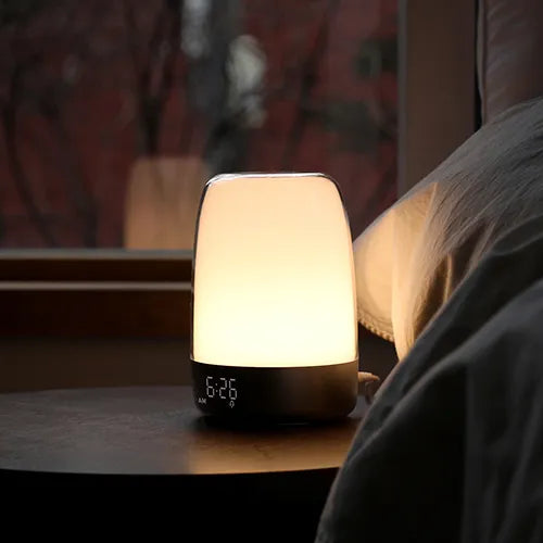 "Réveil lumineux simulateur d’aube avec lumière progressive et douce pour réveil naturel et relaxation nocturne."