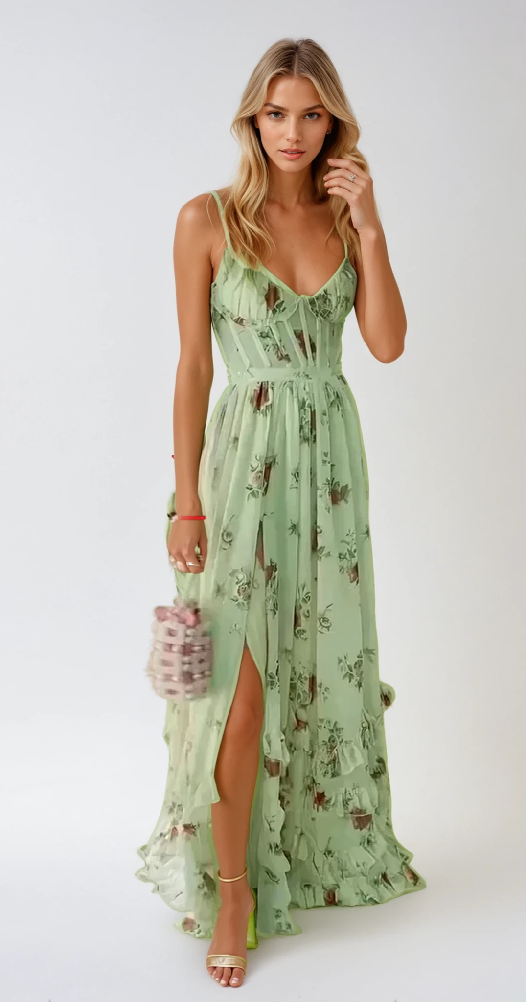 Robe blanche élégante Lina pour femmes. Silhouette flatteuse, tissu doux, idéale pour occasions spéciales.