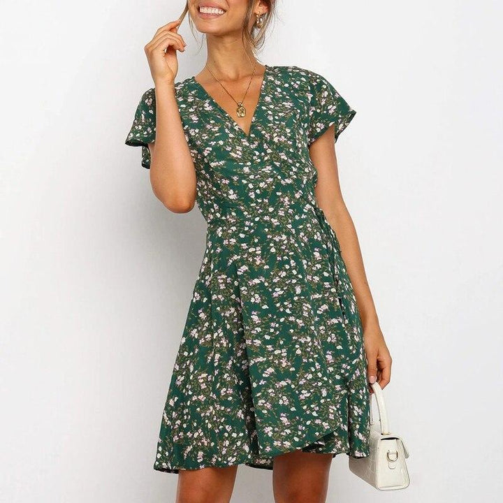 "Robe bohème imprimé fleuri col V élégant, coupe fluide, look chic décontracté, idéale pour toutes occasions."