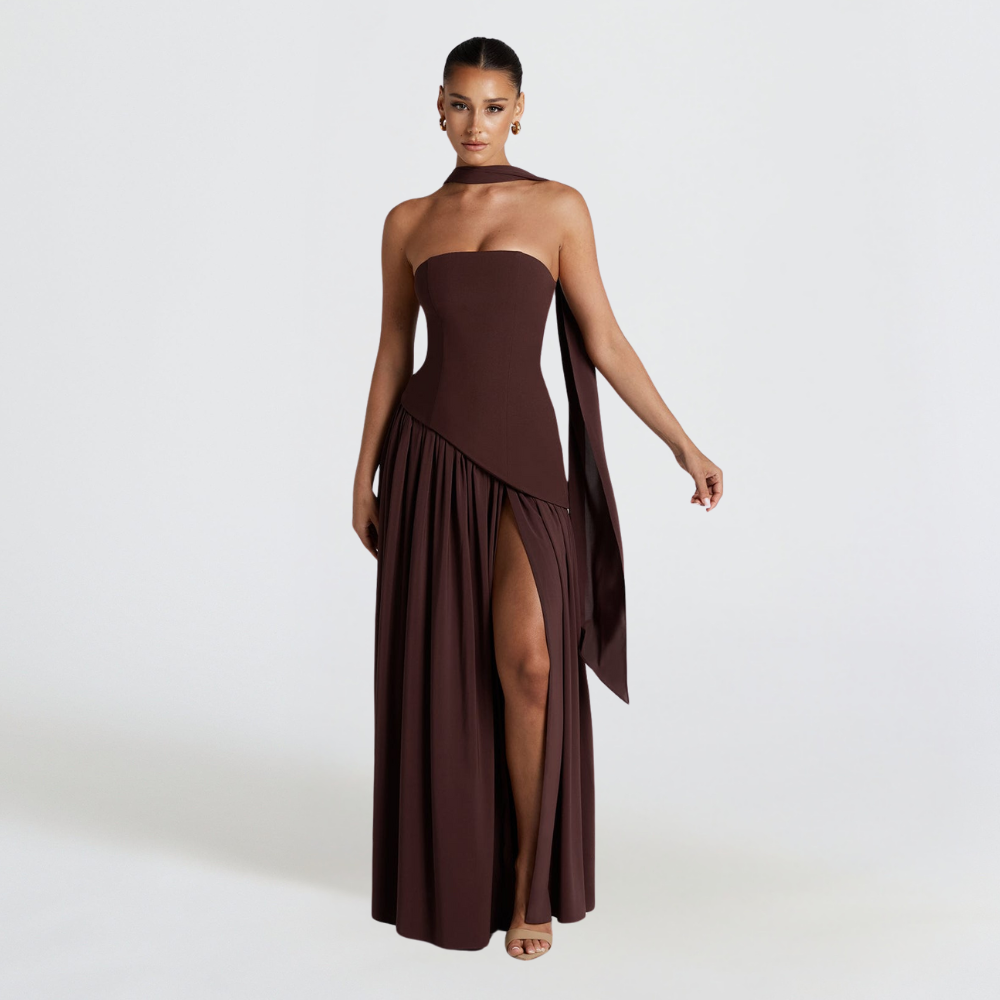 "Robe bustier sans bretelles jaune avec fente haute, élégante et moderne, pour événements spéciaux, femmes."