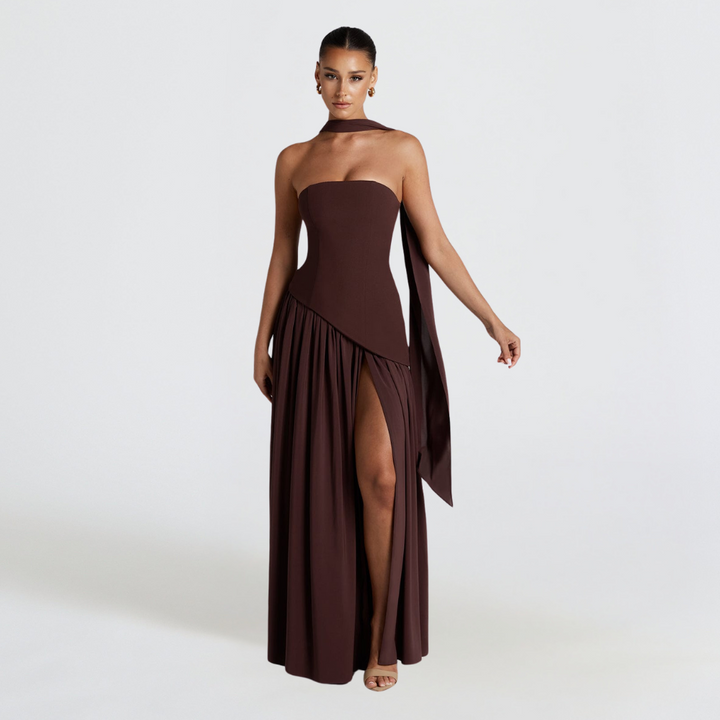 "Robe bustier sans bretelles jaune avec fente haute, élégante et moderne, pour événements spéciaux, femmes."