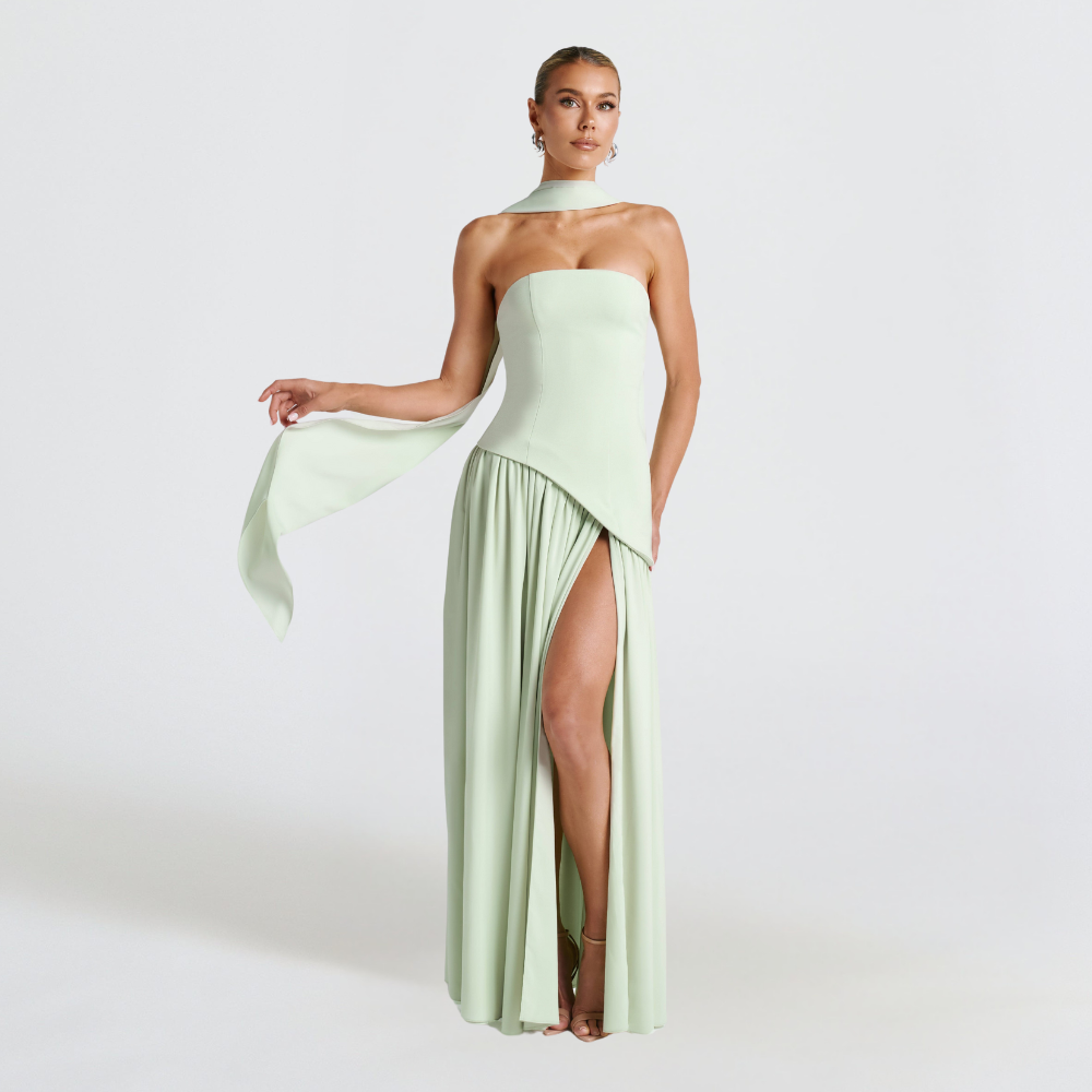 "Robe bustier sans bretelles jaune avec fente haute, élégante et moderne, pour événements spéciaux, femmes."