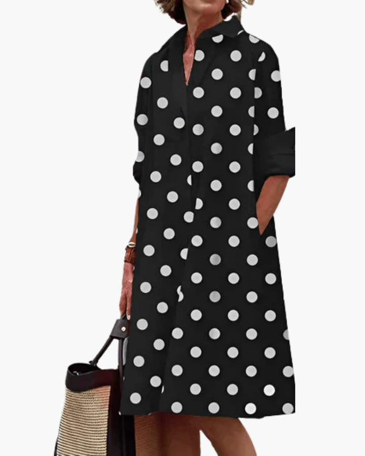 "Robe chemise ample femme, élégante coupe moderne, style contemporain, tissu léger, flatte toutes les morphologies."