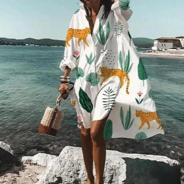 "Robe chemise blanche élégante d'été avec manches légères et détails aérés, silhouette féminine idéale pour sorties urbaines.