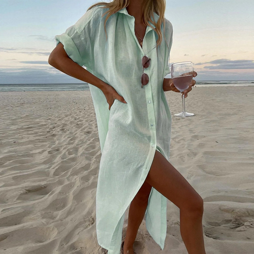 "Robe chemise élégante avec fentes hautes et boutons, tissu doux et durable pour confort et style moderne."