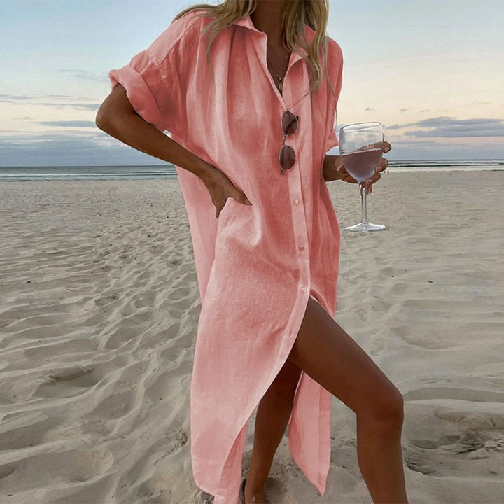 "Robe chemise élégante avec fentes hautes et boutons, tissu doux et durable pour confort et style moderne."