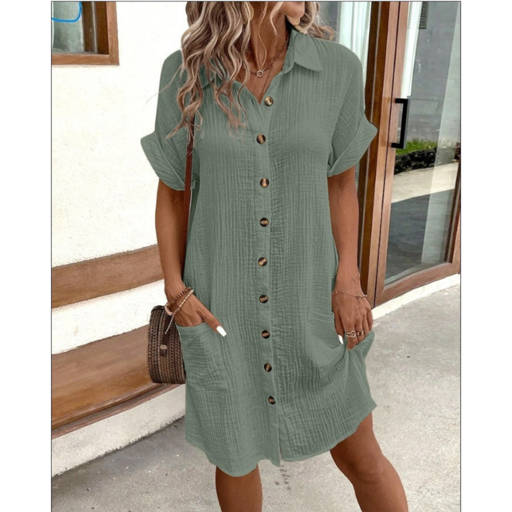 "Robe chemise estivale fluide, cintrée à la taille, col chemise, manches courtes, idéale pour élégance et confort en été."