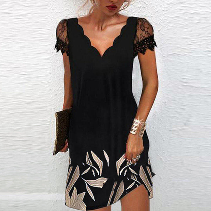 Robe de soirée glamour Amara, détails scintillants, motif paillettes chic, confort estival élégant, vue de face.