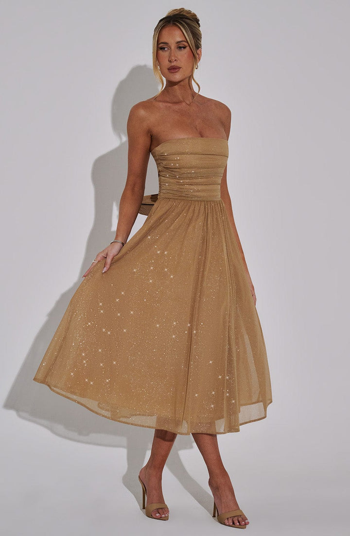 "Robe de soirée scintillante sans bretelles, coupe cintrée, jupe mi-longue étincelante, élégance féminine"
