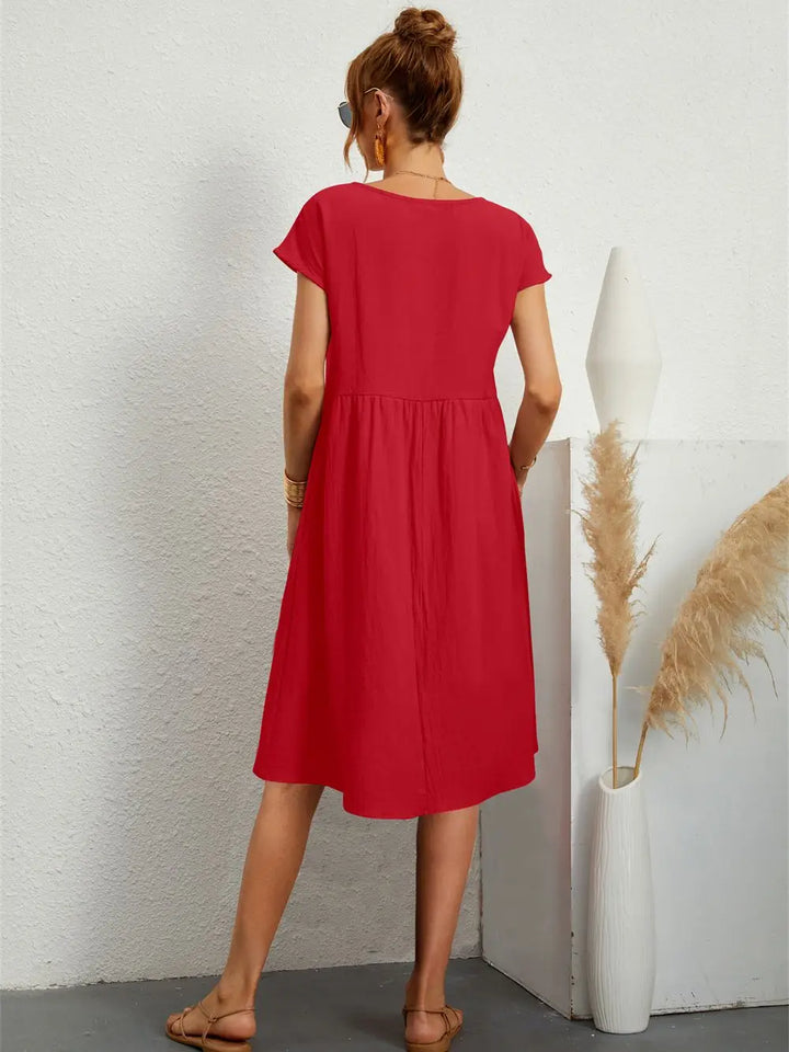 Robe décontractée femme avec poches, coupe ample, élégance quotidienne, style polyvalent.