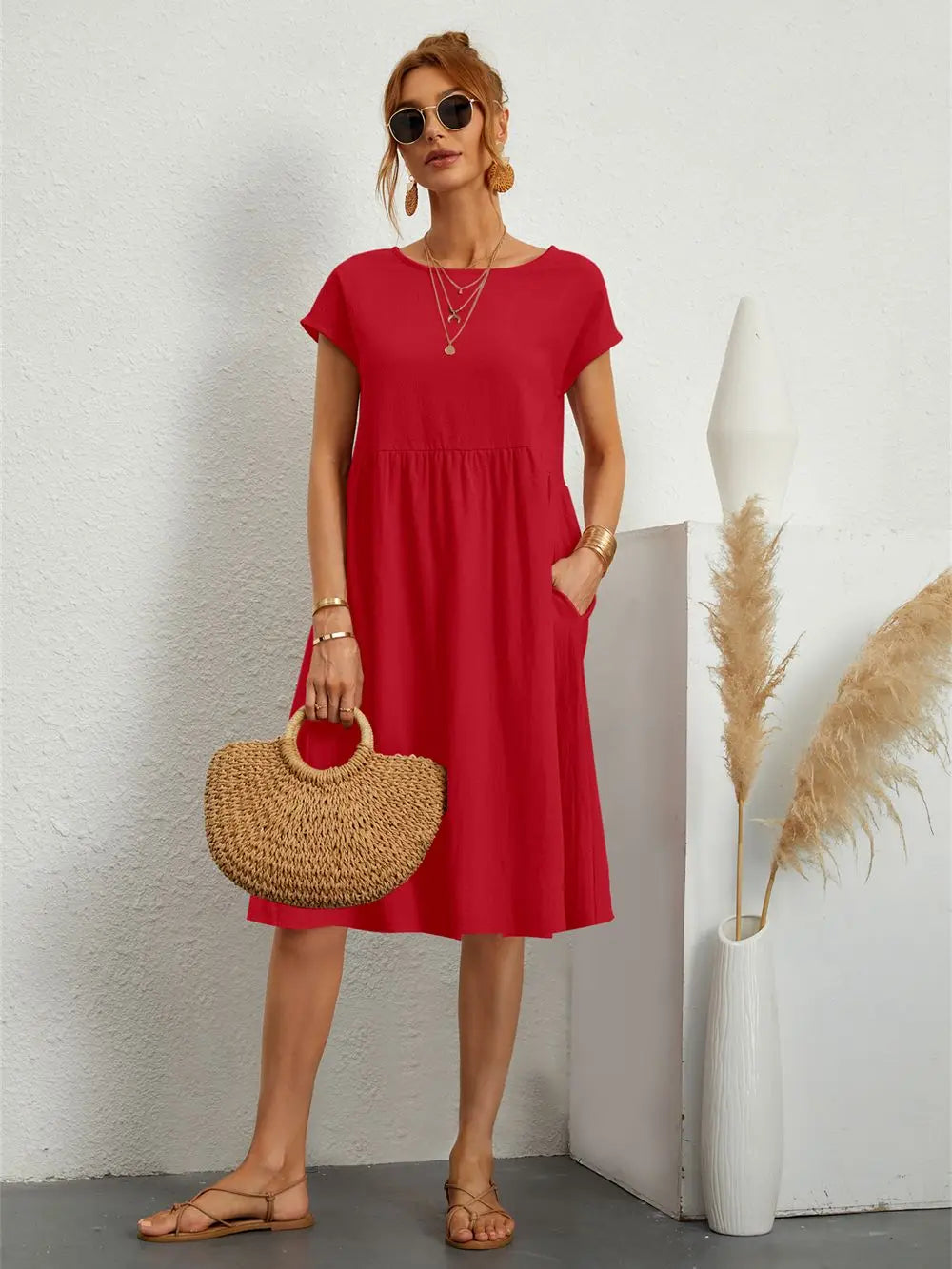 Robe décontractée femme avec poches, coupe ample, élégance quotidienne, style polyvalent.
