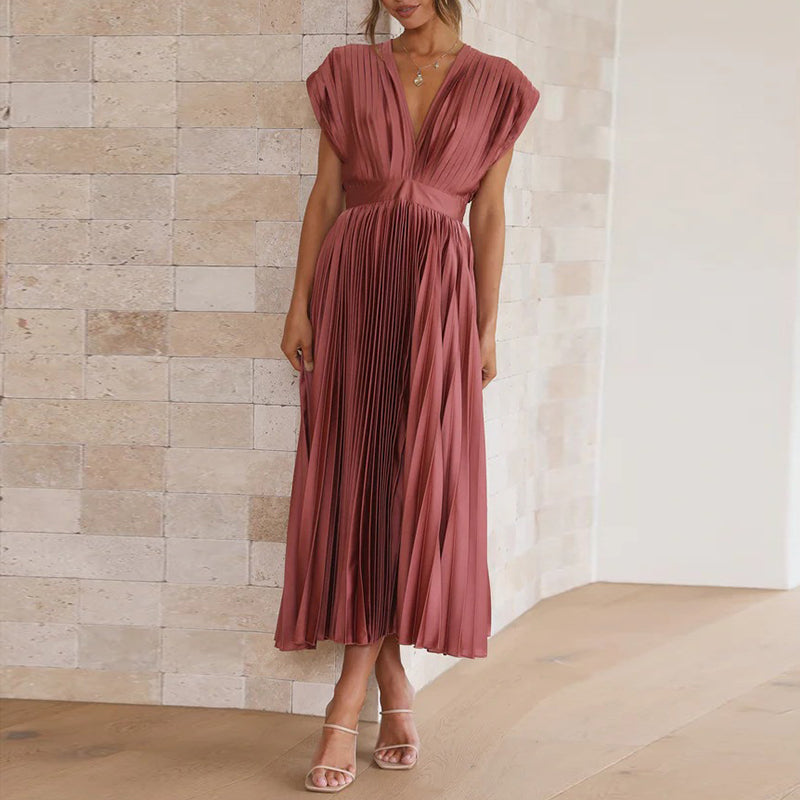 "Robe d'été chic avec encolure en V, silhouette sophistiquée, tissu léger, élégance pour toutes occasions."