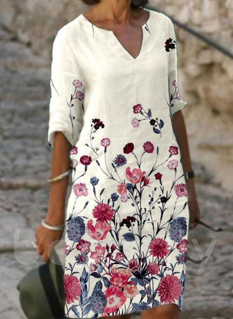 "Robe d'été élégante Jet pour femme avec silhouette cintrée et lignes fluides, parfaite pour toutes occasions"
