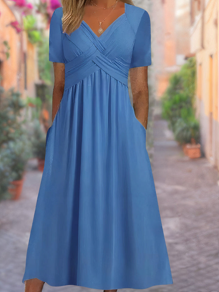 Robe d'été élégante légère avec col en V, coupe ample, tissu respirant; idéale pour sorties estivales ensoleillées.