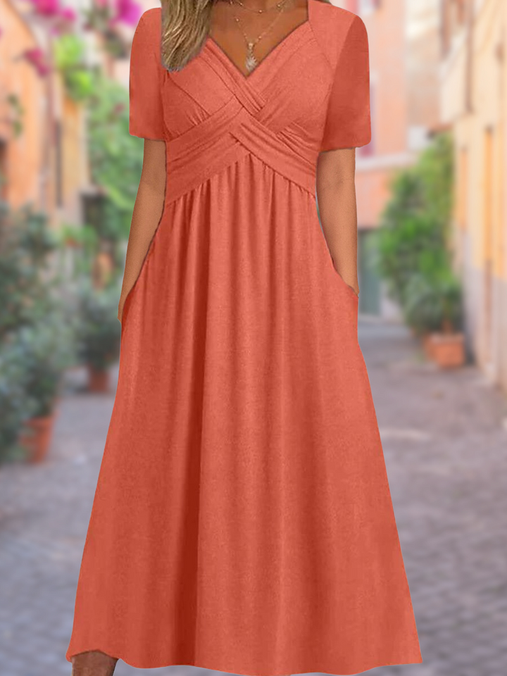 Robe d'été élégante légère avec col en V, coupe ample, tissu respirant; idéale pour sorties estivales ensoleillées.