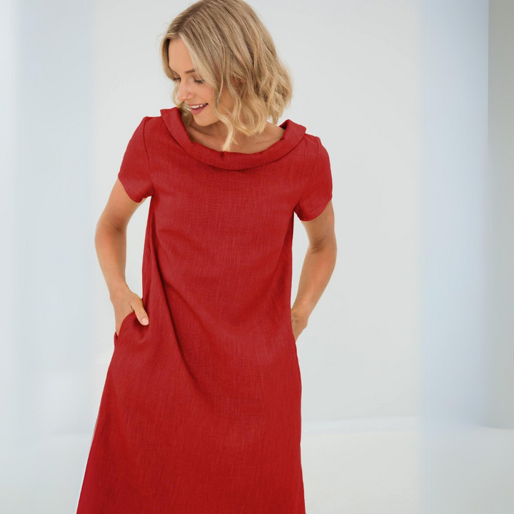 "Robe d'été en lin Alina, coupe en A, poches latérales, couleur naturelle, encolure en V, idéale pour les journées chaudes."