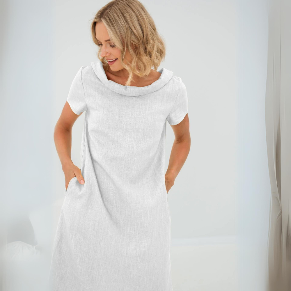 "Robe d'été en lin Alina, coupe en A, poches latérales, couleur naturelle, encolure en V, idéale pour les journées chaudes."