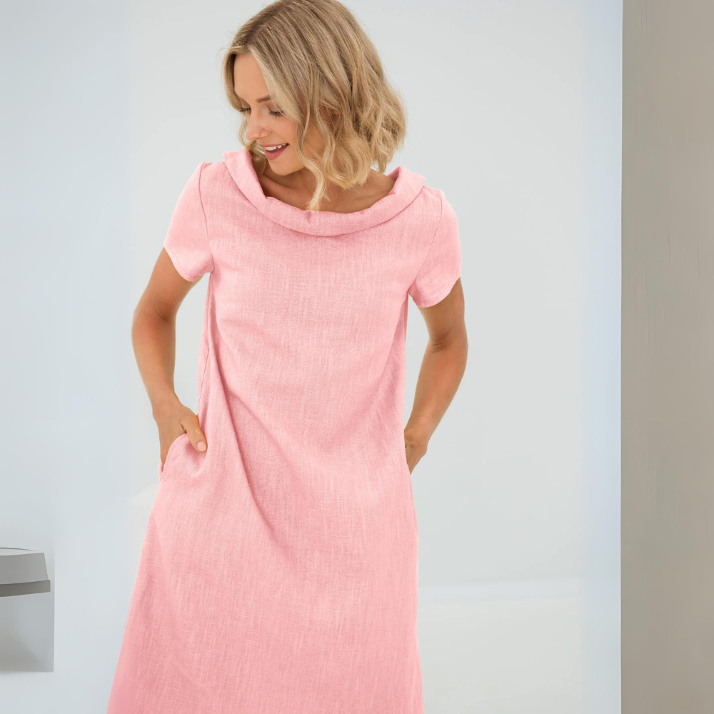 "Robe d'été en lin Alina, coupe en A, poches latérales, couleur naturelle, encolure en V, idéale pour les journées chaudes."