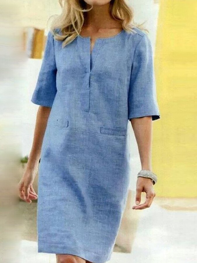 Robe d'été femme en coton et lin, design simple et élégant, couleur bleu ciel, idéale pour journées ensoleillées.